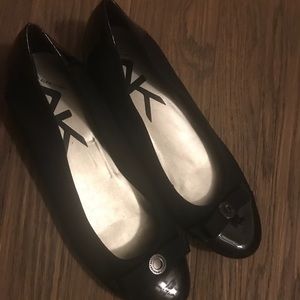 Anne Klein black ballet slipper size 8.5
